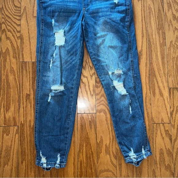Almost Famous Medium Wash Distressed Skinny Denim Overalls Size 5 - Picture 3 of 13